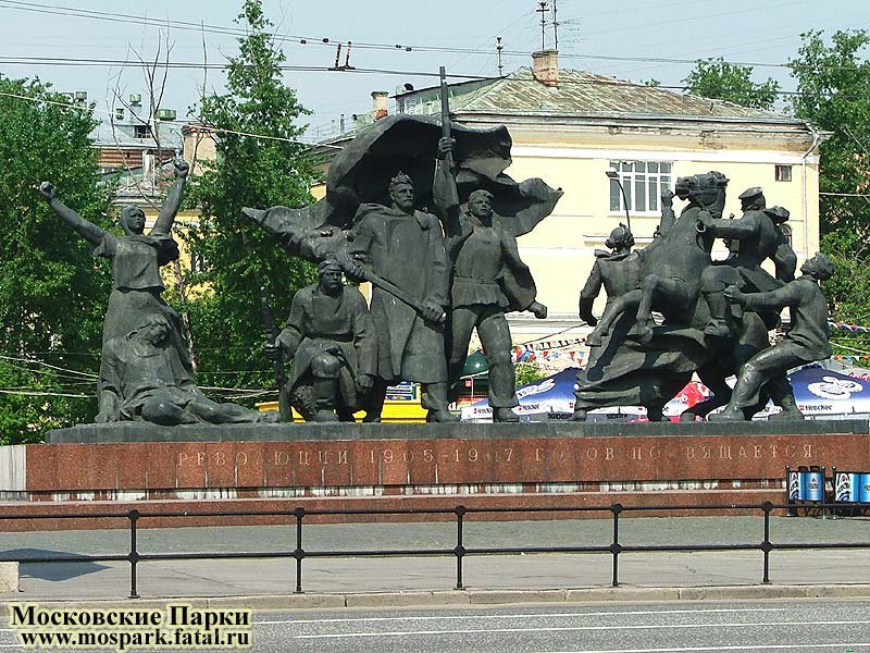 Пресненский парк (возле метро \"Улица 1905 года\")